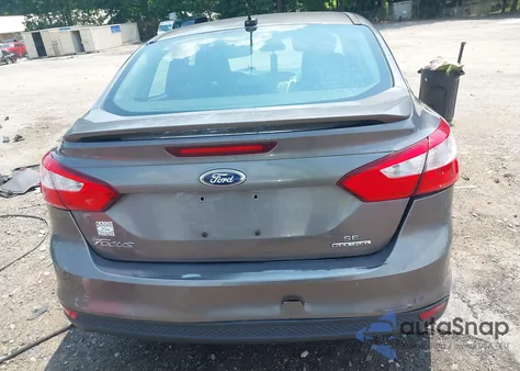 2013 Ford Focus Se z USA, uszkodzony, nr VIN 1FADP3F2XDL246149